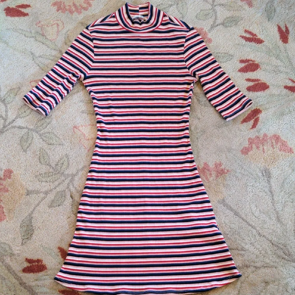 REFORMATION Mod Ribbed Dress - Picture 2 of 10